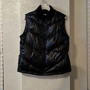 OLD NAVY Women’s black puffer vest size L